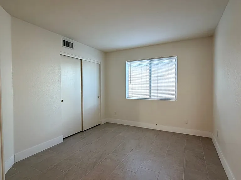 1559 E Whitten St — Photo 16