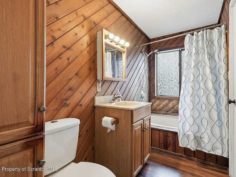1379 Winding Way — Photo 28