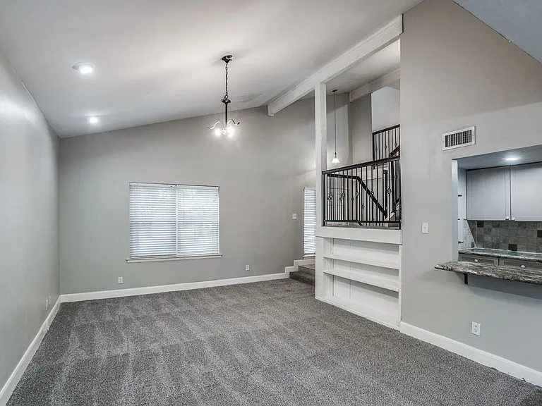 902 Firestone Ln — Photo 11