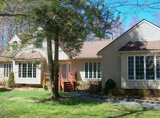 318 High Country Dr, Blakeslee, PA 18610