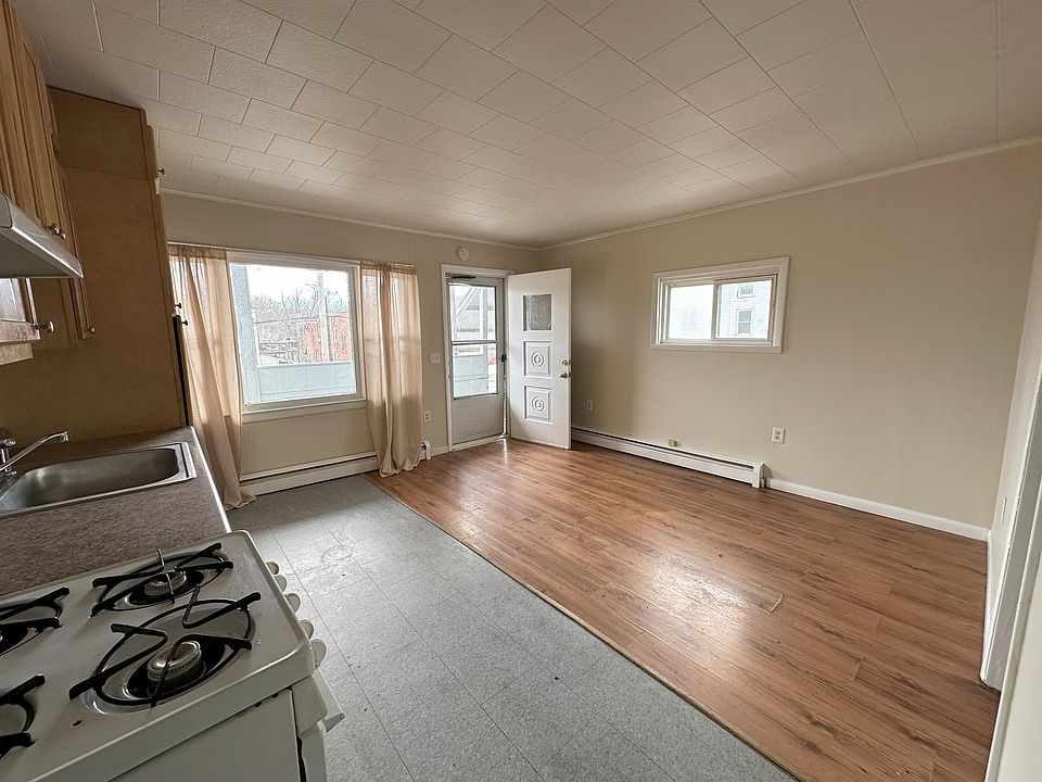 1st image of 19 Broad St #10670295