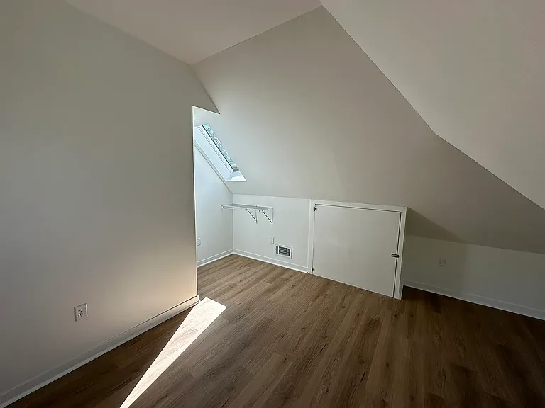 152 Winifred St W #2 — Photo 7