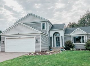 17455 Hummingbird Ave, Lakeville, MN 55044