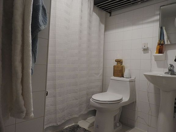 5th image of 58 W 48th St #F4