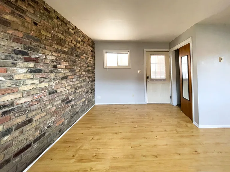 Spacious Apartments in the Heart of the Village — Photo 4
