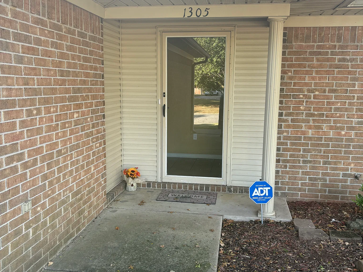 3 bed, 1400 sqft, $1,695 — Photo 3