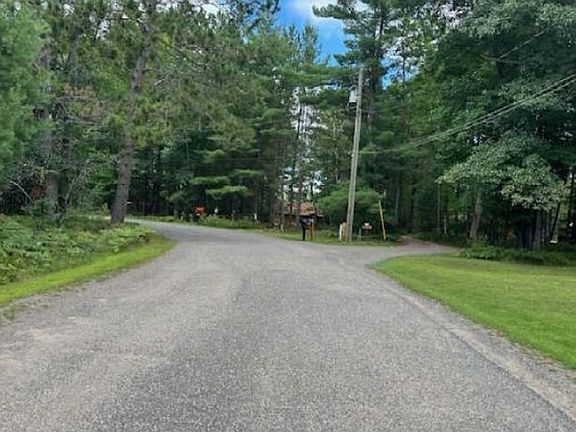 Exterior Neighborhood (street photo)