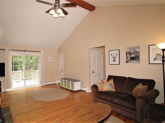 4th image of 24 Deerfield Dr