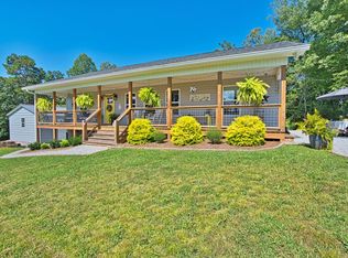 261 Tanasi Ln, Franklin, NC 28734