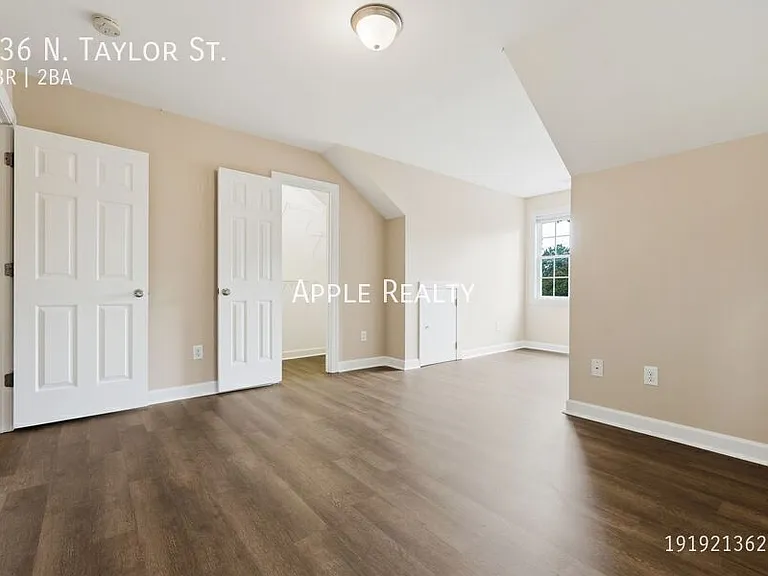 836 N Taylor St — Photo 14