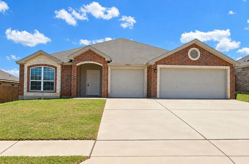 4 bed, 1931 sqft, $1,975 — Photo 1