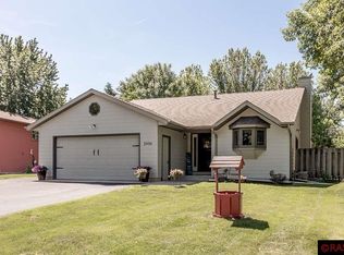2436 Northridge Dr, North Mankato, MN 56003