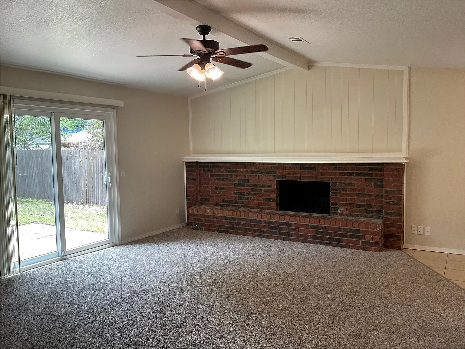 3 bed, 2.0 bath, 1251 sqft, $1,495 — Photo 3
