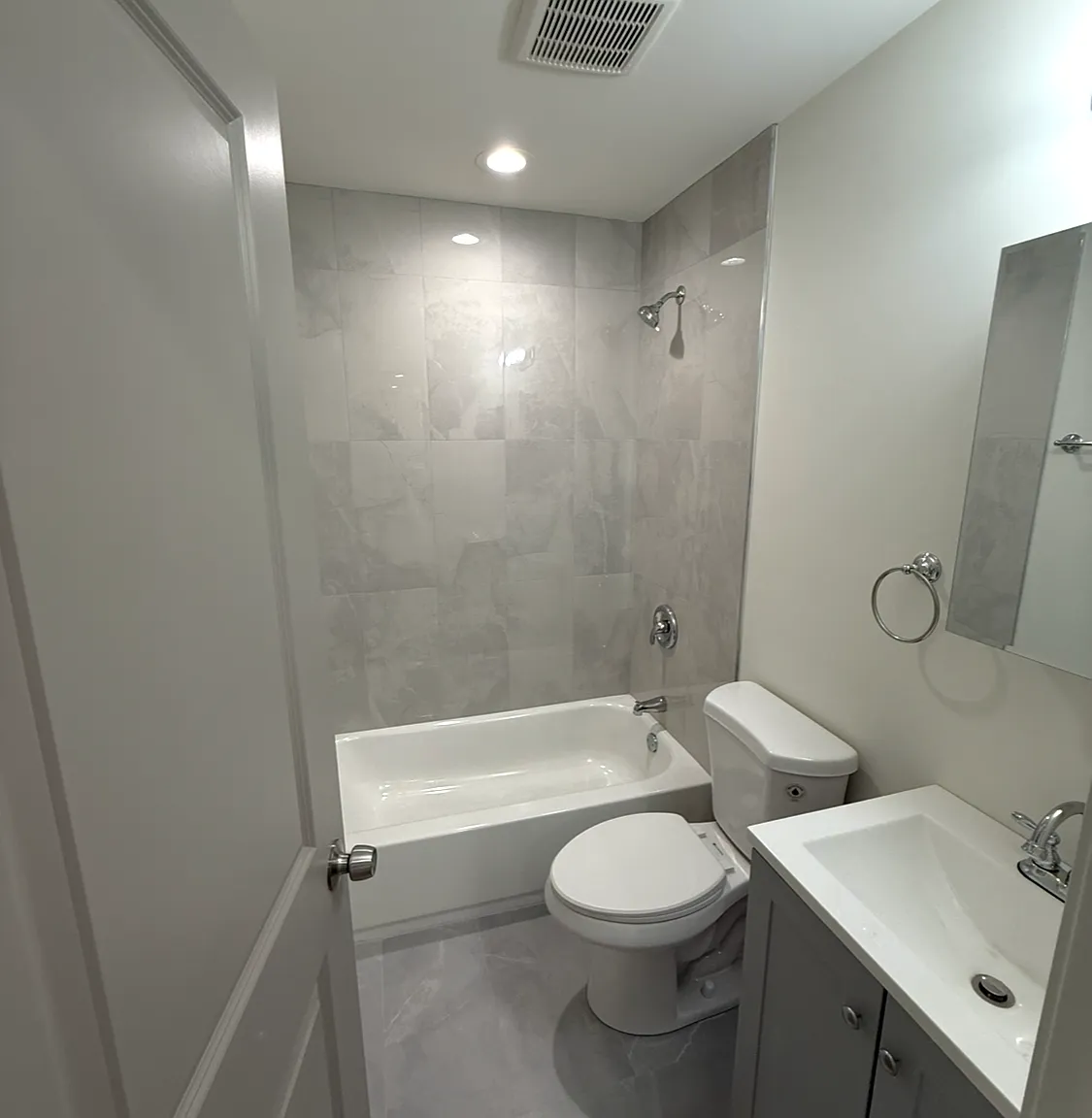 3 bed, 1200 sqft, $2,400 — Photo 4