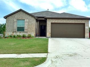 1409 Meadowlakes Dr, Azle, TX 76020