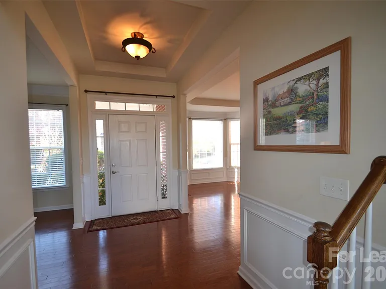 221 Montibello Dr — Photo 2