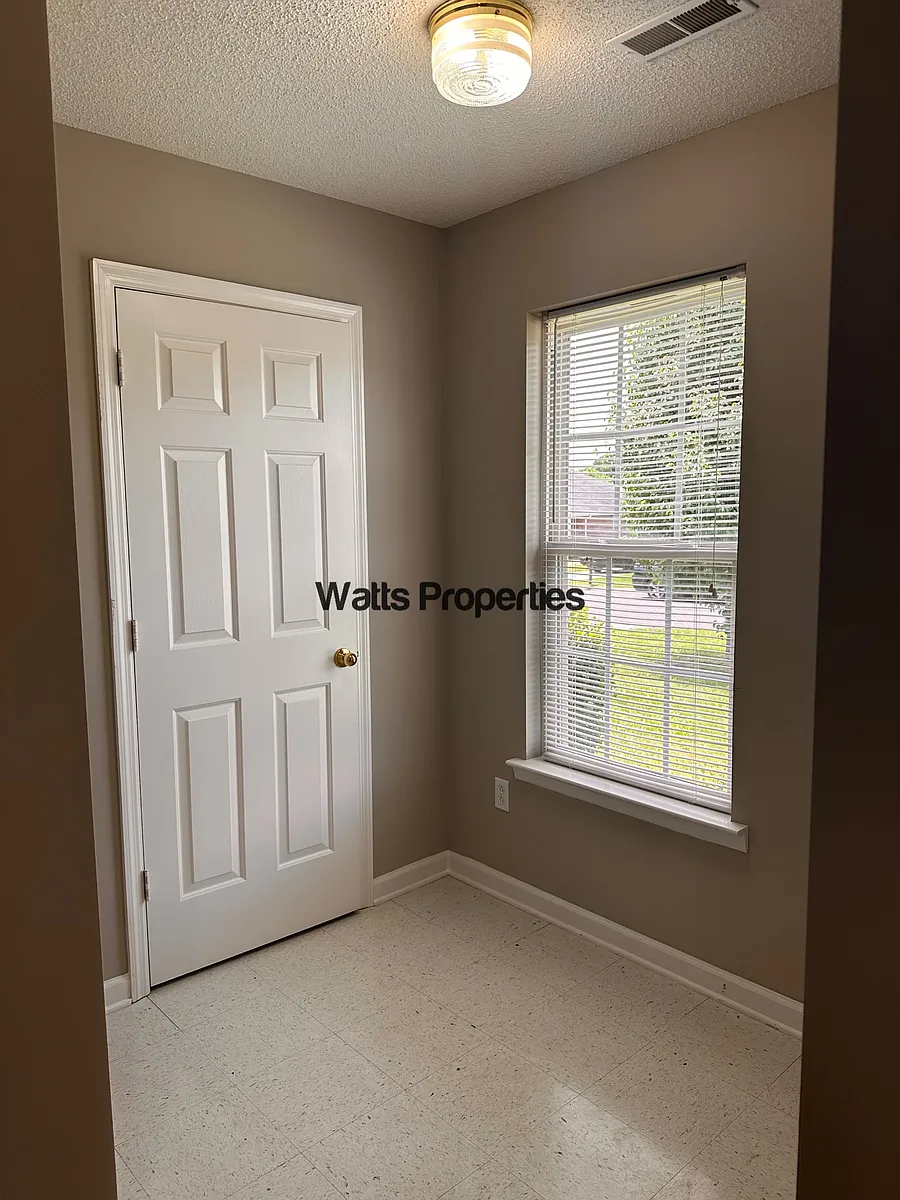 Building Photo - 120 Briar Cir #120