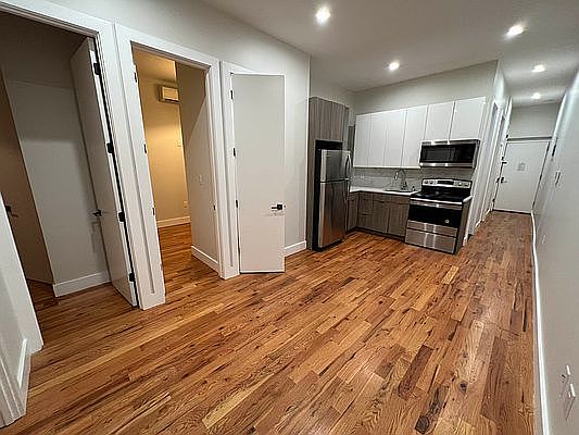 1st image of 1665 Lincoln Pl #3