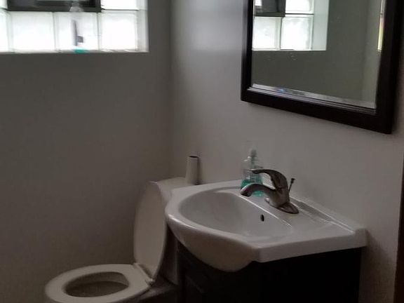 5th image of 5100 W Warwick Ave