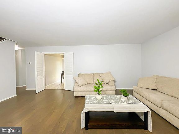 5th image of 12319 Manvel Ln