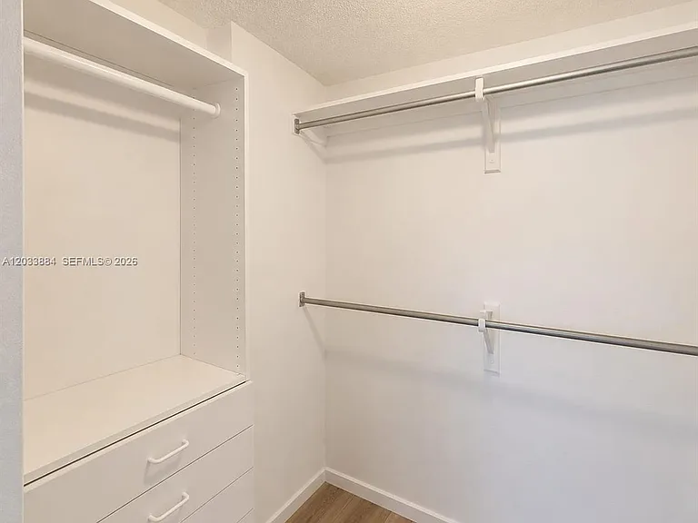 800 Parkview Dr #512 — Photo 16