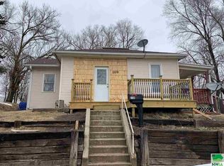 2109 W Palmer Ave, Sioux City, IA 51103