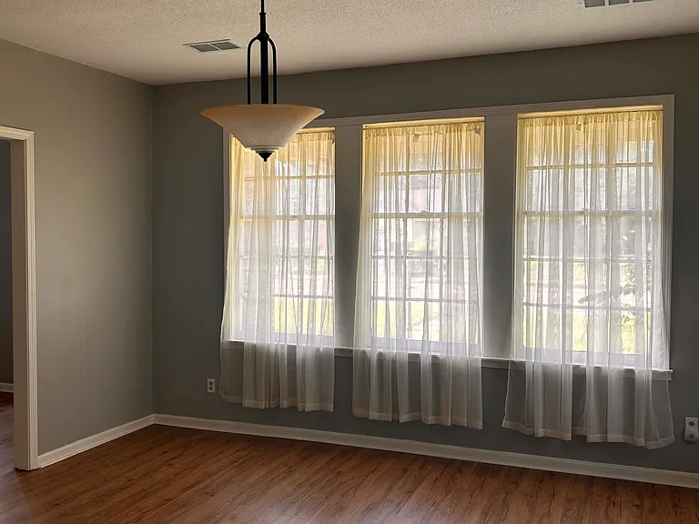 2404 Jackson Ave — Photo 10