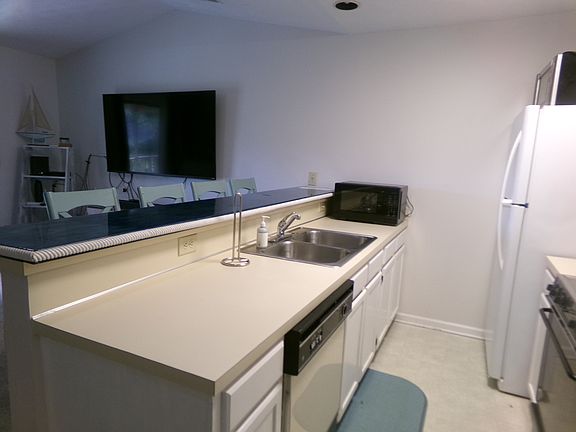 5th image of 4262 Pinehurst Cir #8-1