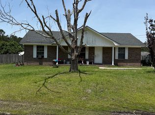 225 W Kenny Dr, Hinesville, GA 31313