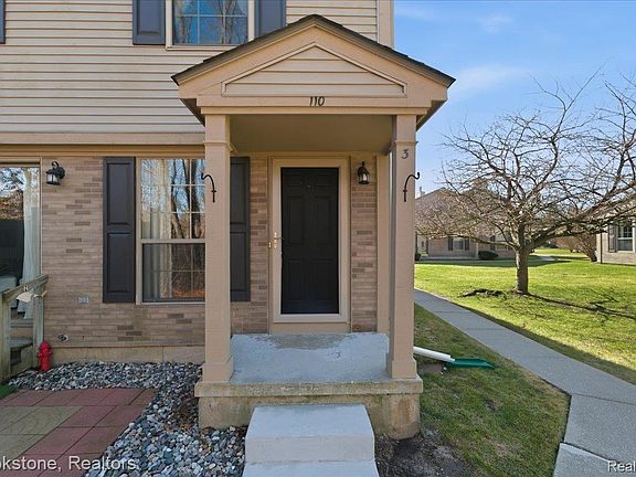 3rd image of 110 Pine Tree Ridge Dr Unit 3