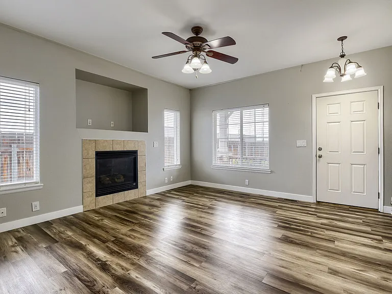 8102 Silver Glen Dr — Photo 3