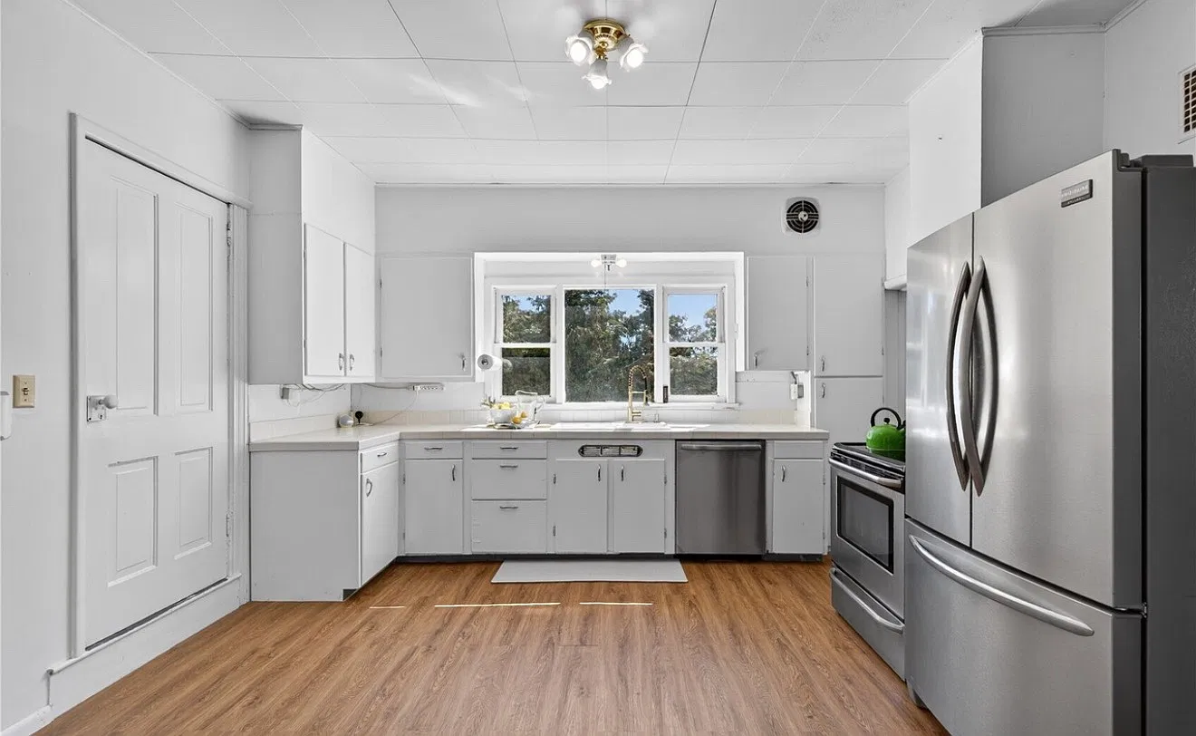 3 bed, 1355 sqft, $2,100 — Photo 3