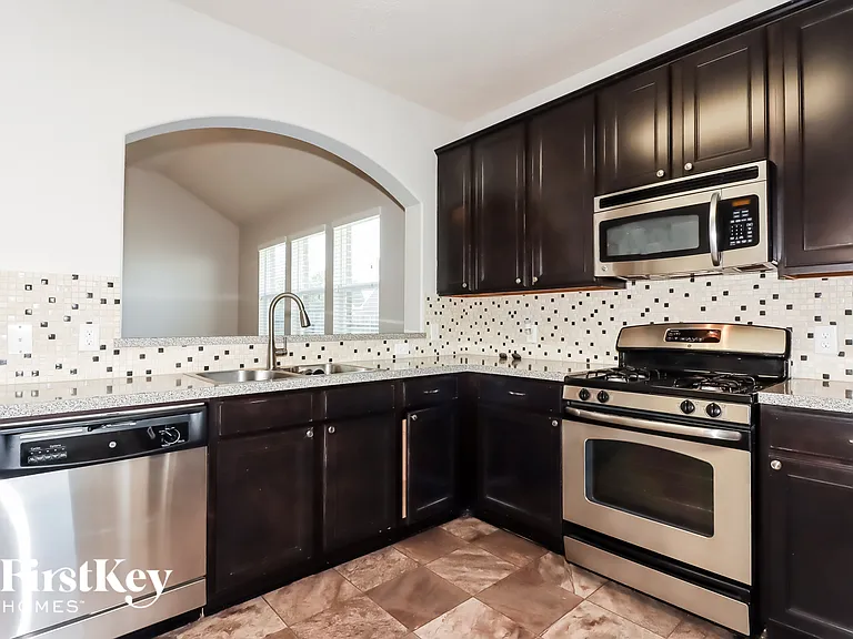 8330 Hampton Bay Dr — Photo 6