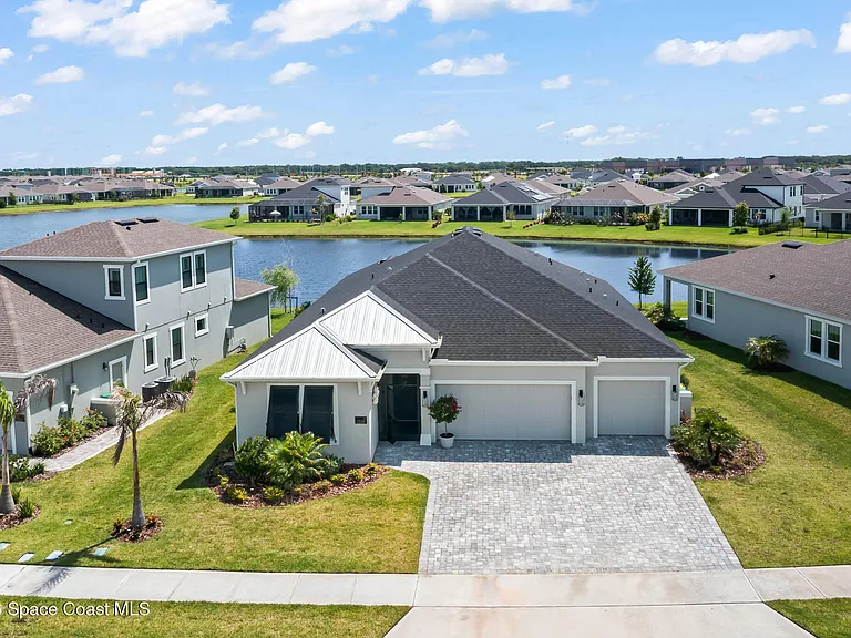 2258 Pangea Cir — Photo 1