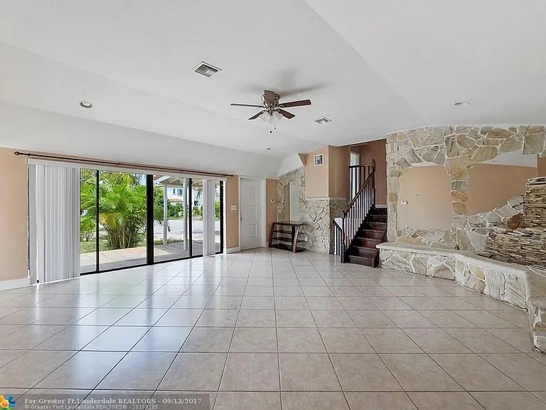 1425 NE 4th Ct — Photo 5