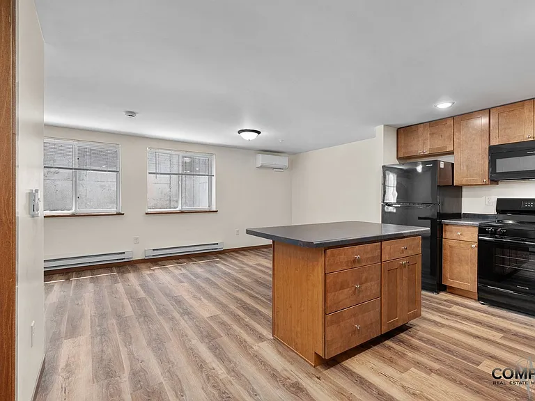610 Gray St Apartments — Photo 7