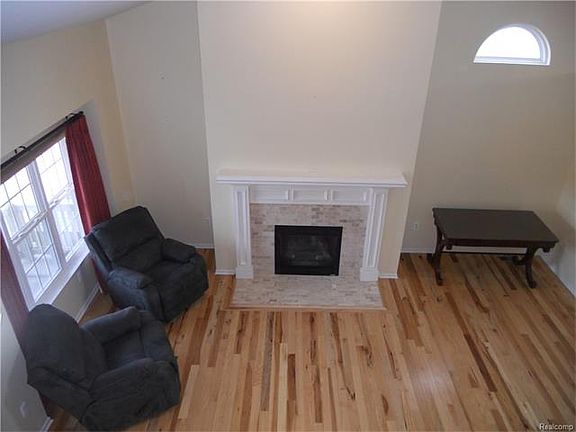 3rd image of 191 Turnberry Ct
