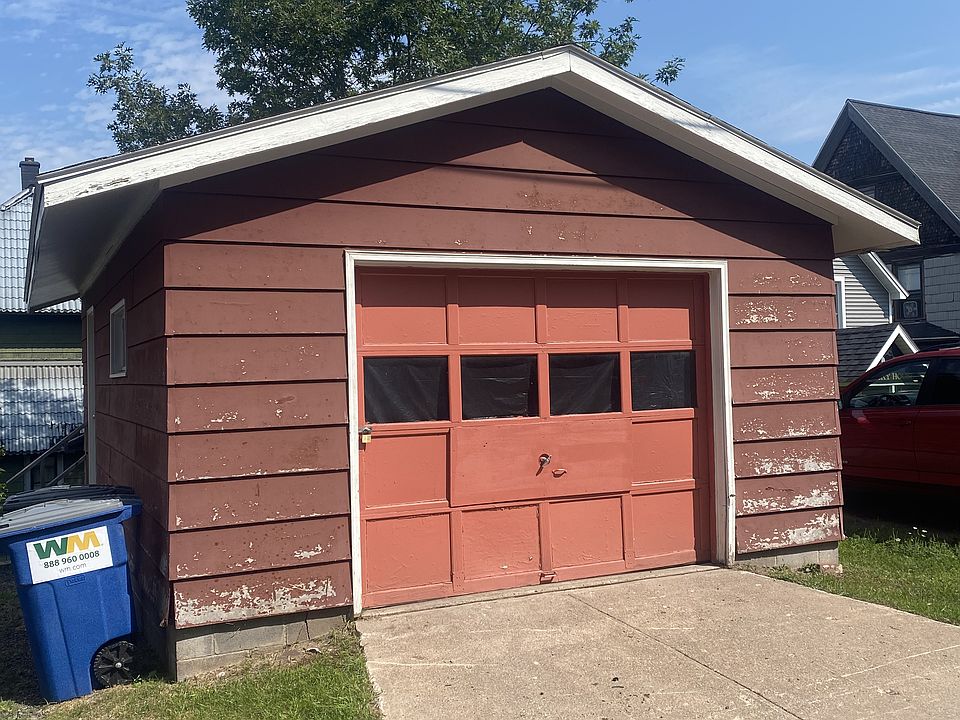 2nd image of 203 Emerald St