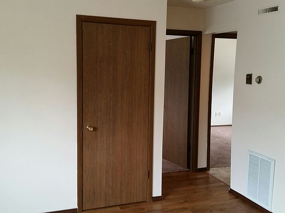 4th image of 967 Northwestern Ave #2