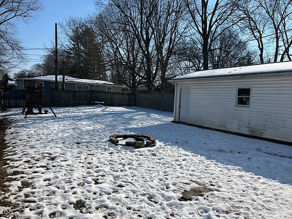 4th image of 204 S Barr St