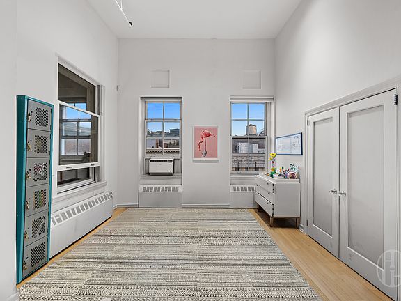 4th image of 426 W Bay #6F