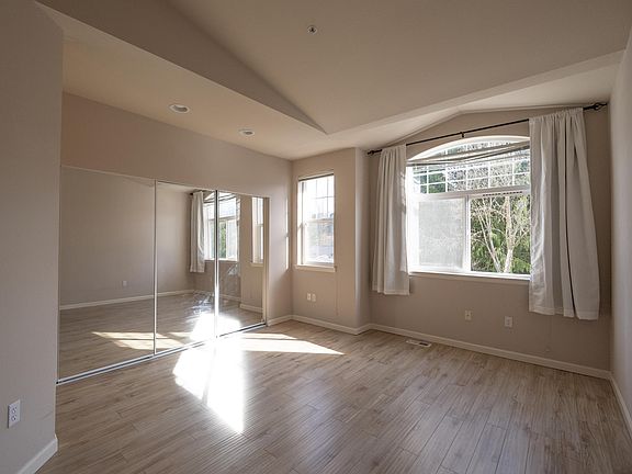 4th image of 1990 132nd Ave SE APT 32