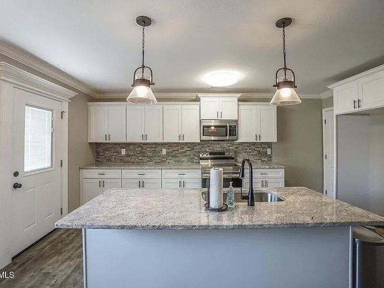 209 Holton Rd — Photo 2