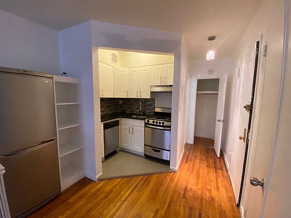 5th image of 110 W 87th St APT A