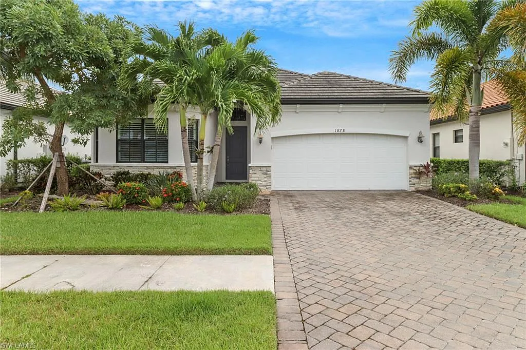 3 bed, 2.0 bath, 2064 sqft, $8,000 — Photo 1
