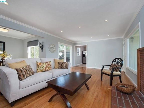 5th image of 47 Franciscan Way