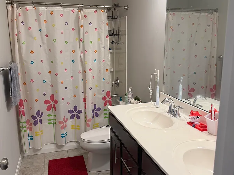 Common Bathroom (2nd Bedroom)