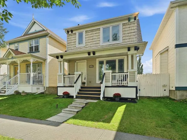 99 NW Prestwick Cir SE, Calgary, AB T2Z 3L5