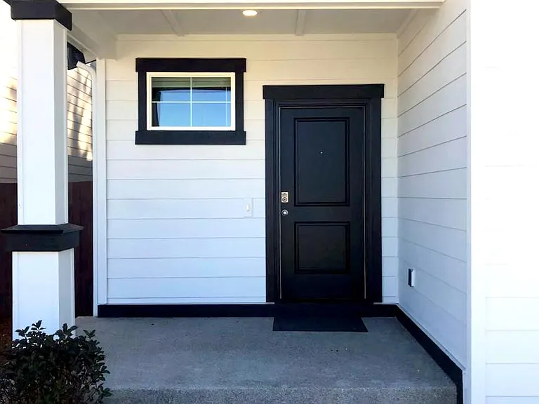 4355 Savannah Loop NE — Photo 3