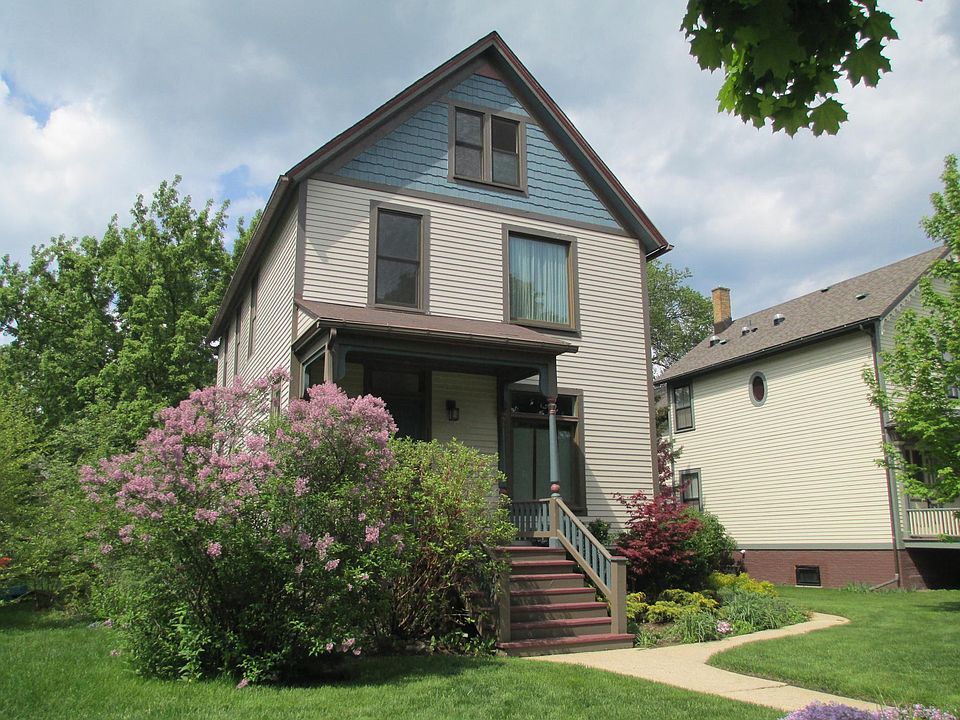 Two unit building; each unit is duplexed and designed in open loft style.